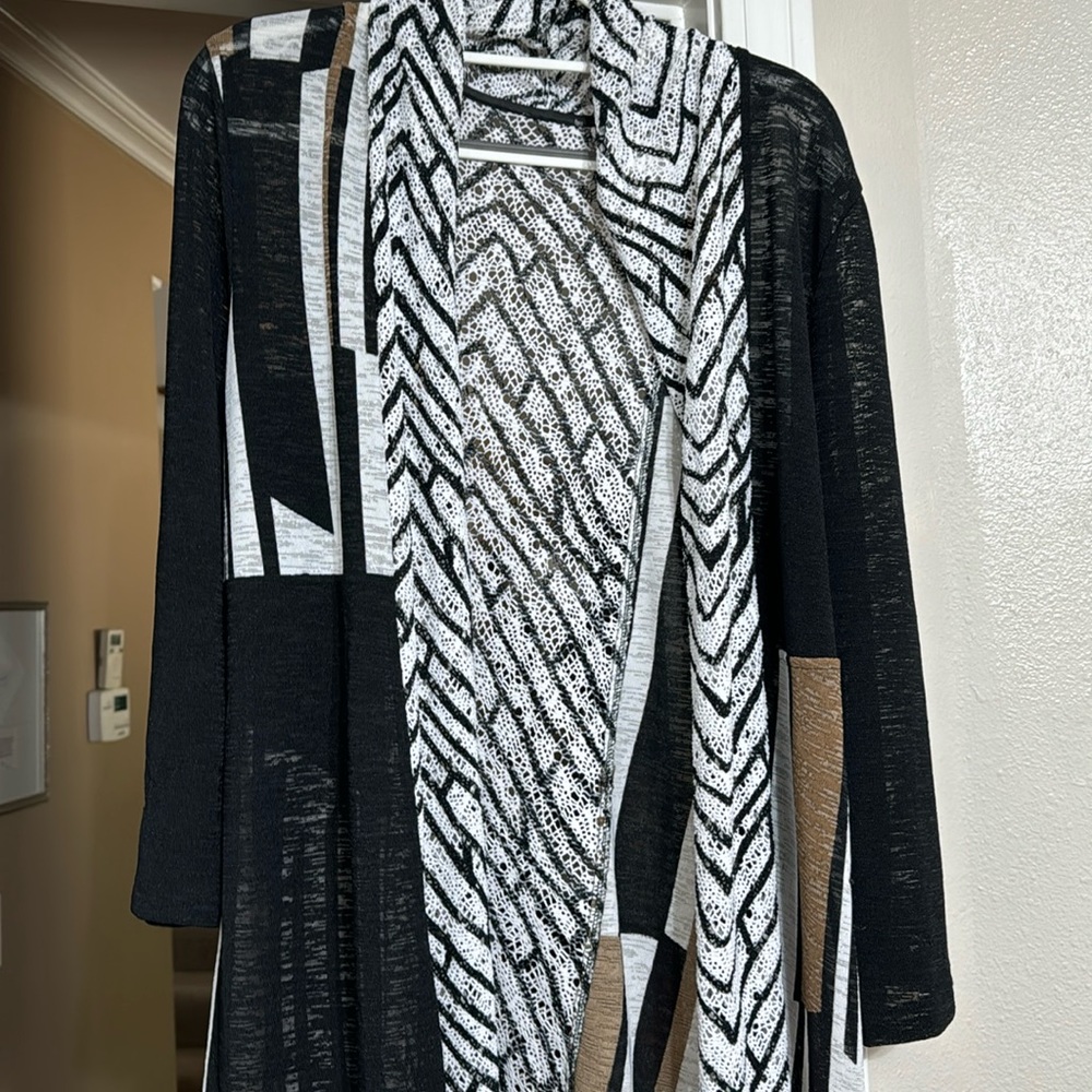 Chicos Sz L light weight cardigan